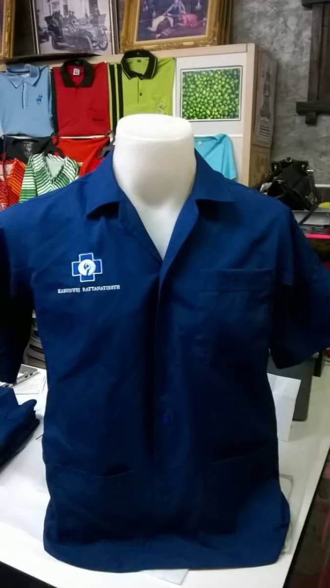 เสื้อช็อปแขนสั้นสีน้ำเงิน
