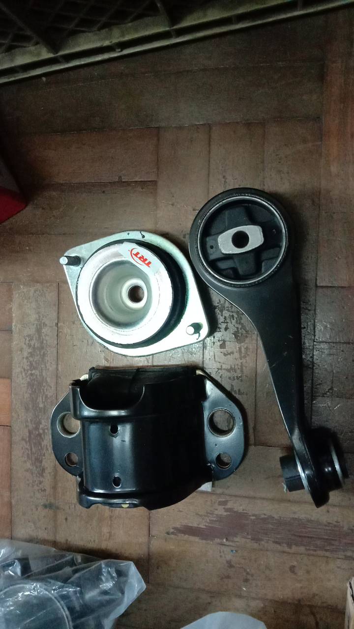 ชุดยางแท่นเครื่อง โปรตอน PROTON SAVVY 1.2 L (1ชุด = 3 ชิ้น)