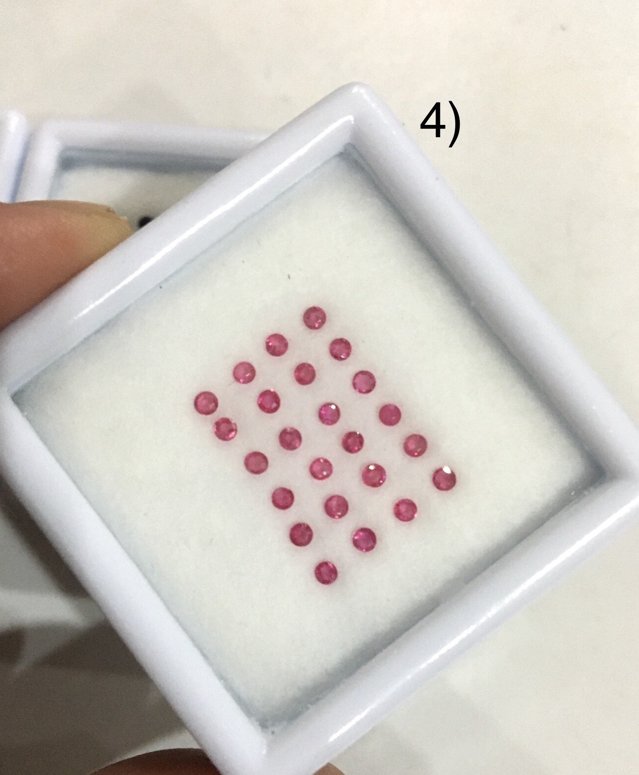 (พลอยสวย เริ่มต้น590)ทับทิมแท้ เนื้อดี เจียรเหลี่ยม,หลังเบี้ย และไพลินเม็ด 2-4 มม. สวยๆค่ะ ไม่พอใจยินดีคืนเงิน