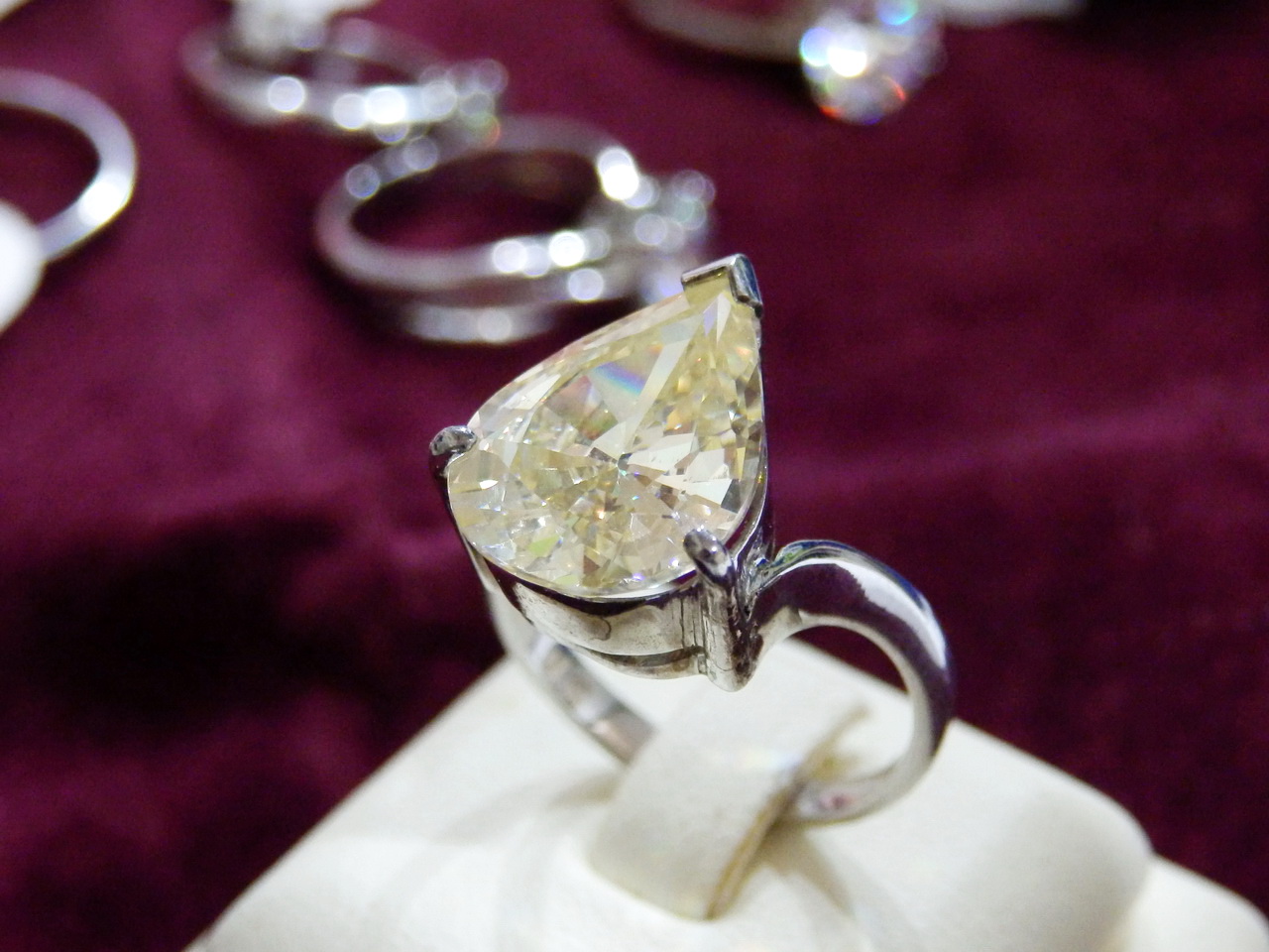 (ลดครึ่งราคา)v143022แหวนเพชรชูหยดน้ำ yellow fancyเม็ดโตน้ำงาม เพชรโคลนนิ่ง สวยเหมือนจริง ราคาเบาหวิว