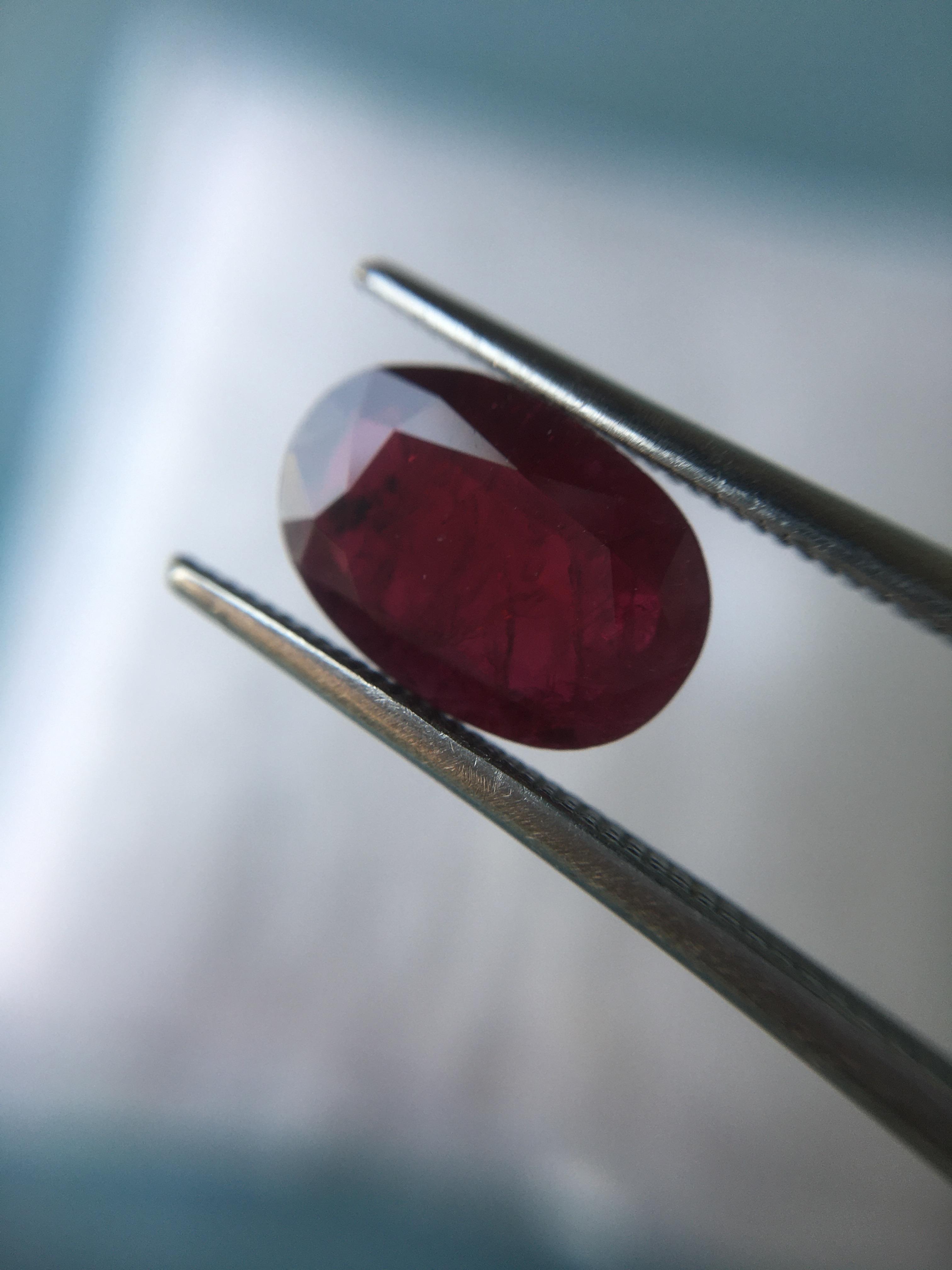 RUBY ทับทิมแท้ 1.51 กะรัต พลอยเนื้อฉ่ำ สีแดงเลือดนก ผิวสวย เหลี่ยมคมกริบ ไฟดีมากค่ะ