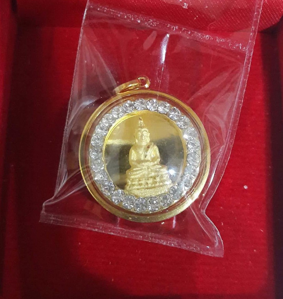 (ลดแรง พระเลี่ยมทองแท้)พระประจำวันเกิด วันพฤหัส หลังหลวงพ่อเงิน เลี่ยมทองแท้ ล้อมเพชรสวิส ใส่สวย เสริมราศี
