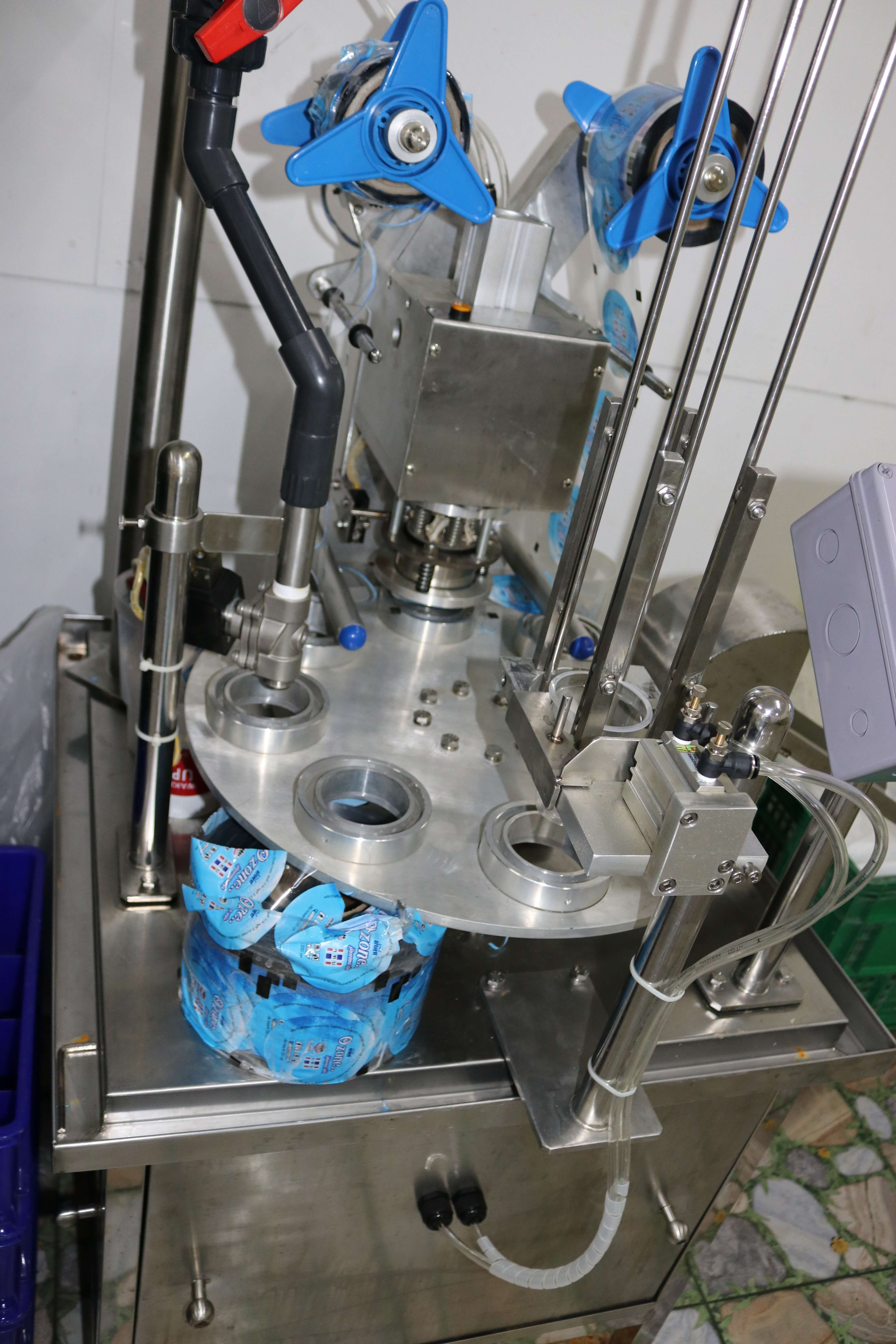 เครื่องบรรจุน้ำแก้ว(อัตโนมัติ)