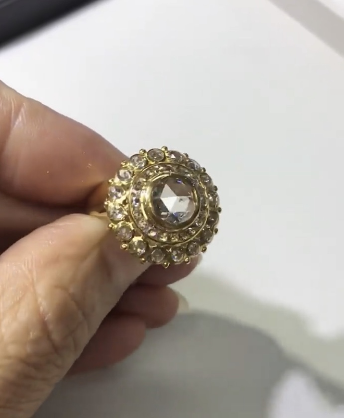 (พิเศษ 79,000 เท่านั้น)แหวนเพชรลูกโลกเหลี่ยมโบราณ เพชรแท้หนักรวม 2.57 กะรัต แบบโบราณแต่ใส่สวยได้ทุกวันค่ะ