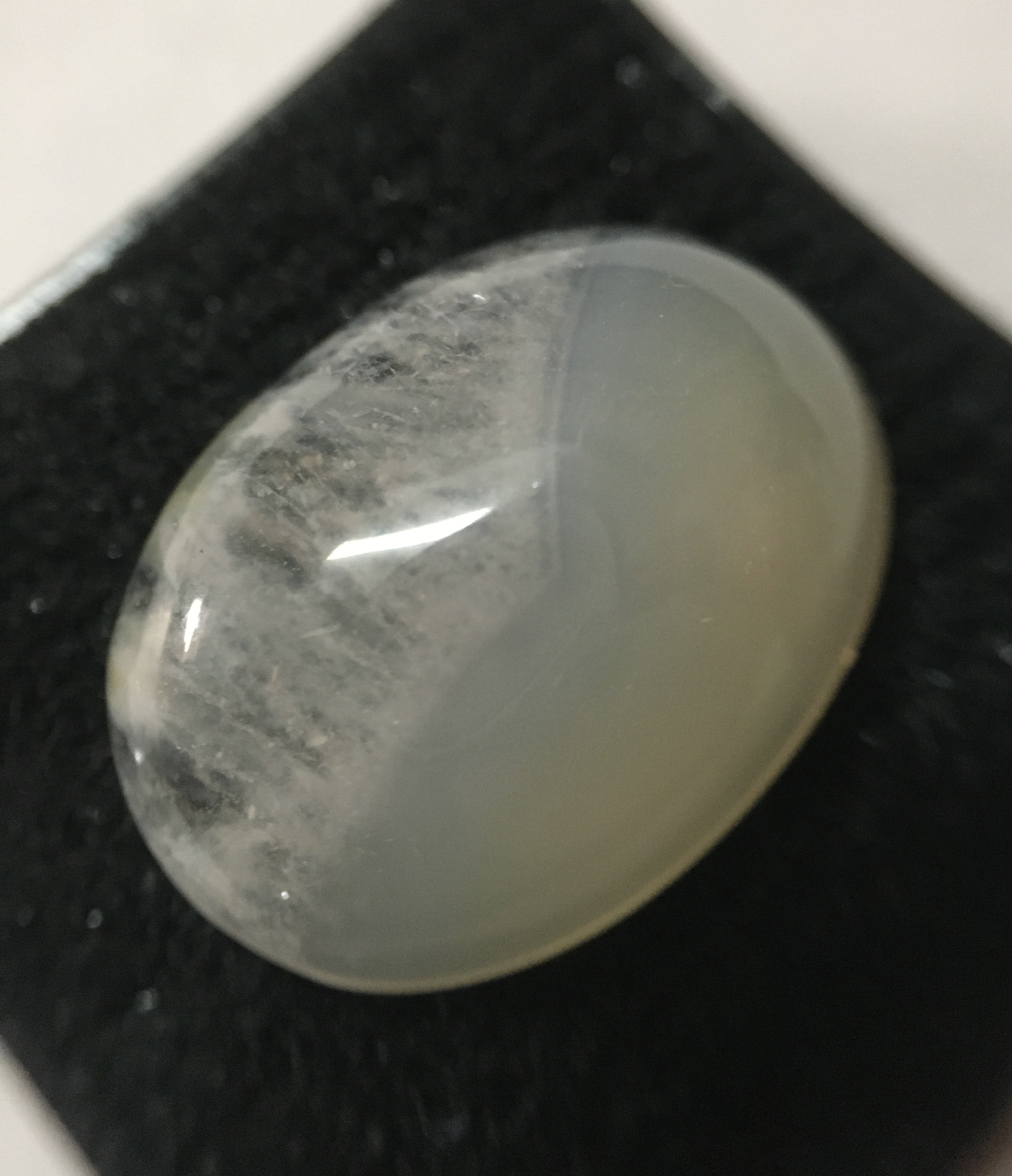 (สวยแปลก) GRAY AGATE อาเกตแท้ 12.87 กะรัต ลายแปลก สีขาวนวลเหมาะสะสม