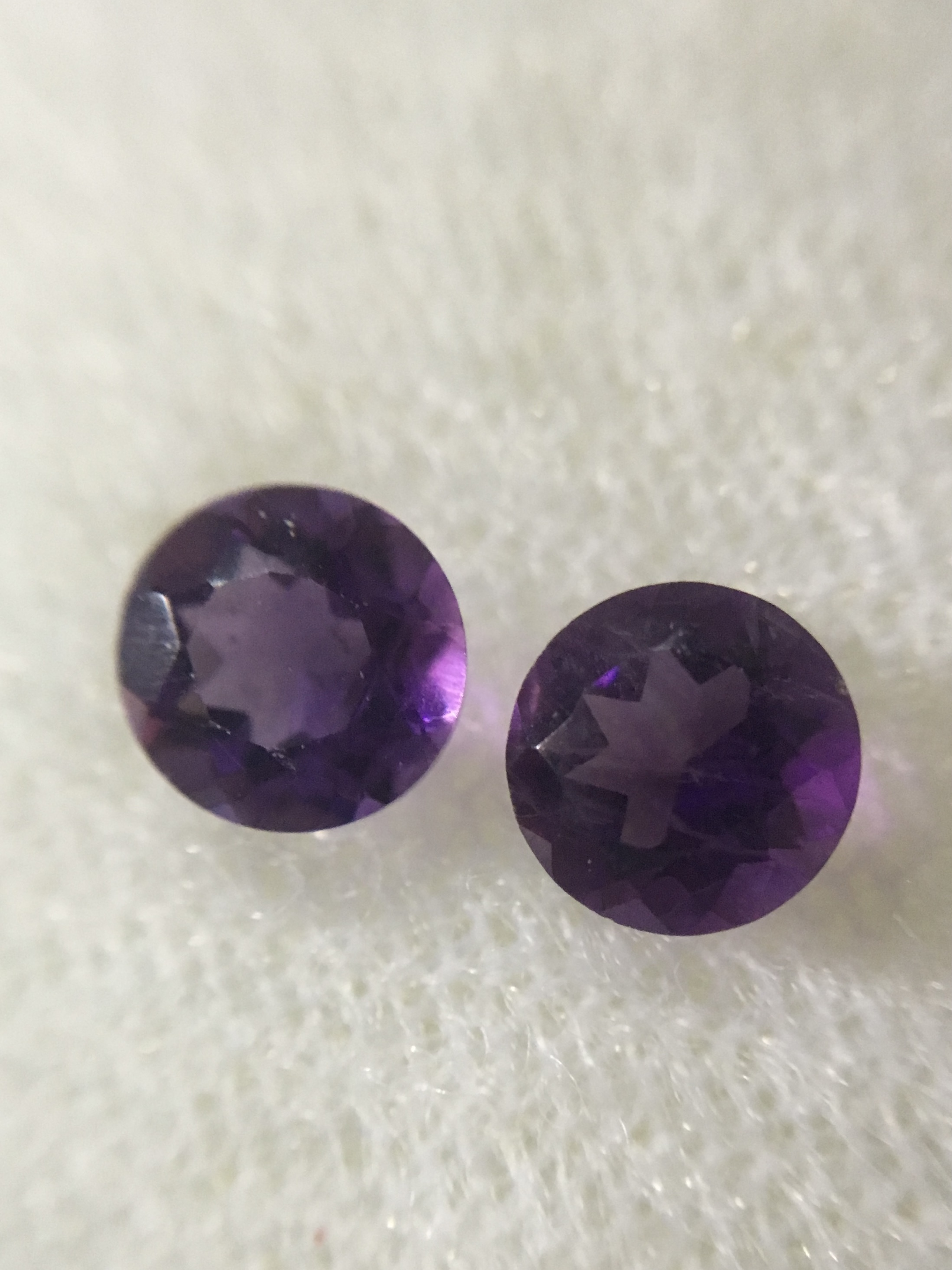 AMETHYST อเมทิสต์ แท้ 2 เม็ด 0.86 กะรัต จับคู่สำหรับทำต่างหู สีสวยสดมาก สวยมากค่ะ