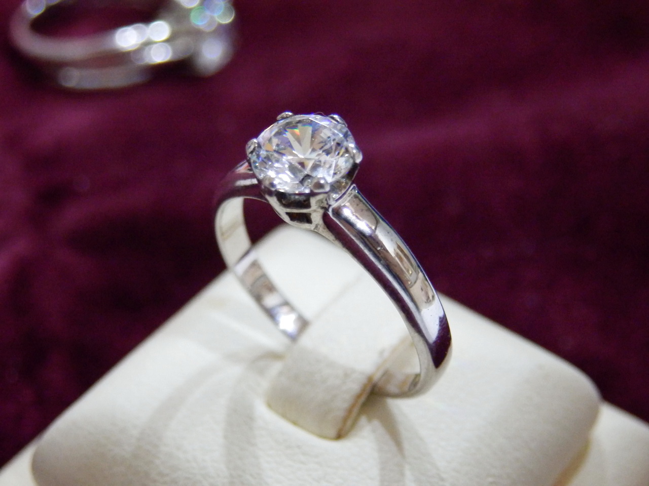 (ลดครึ่งราคา)N129แหวนเพชรชูขนาด 6 มม.น้ำงาม เพชรโคลนนิ่ง สวยเหมือนจริง ราคาเบาหวิว