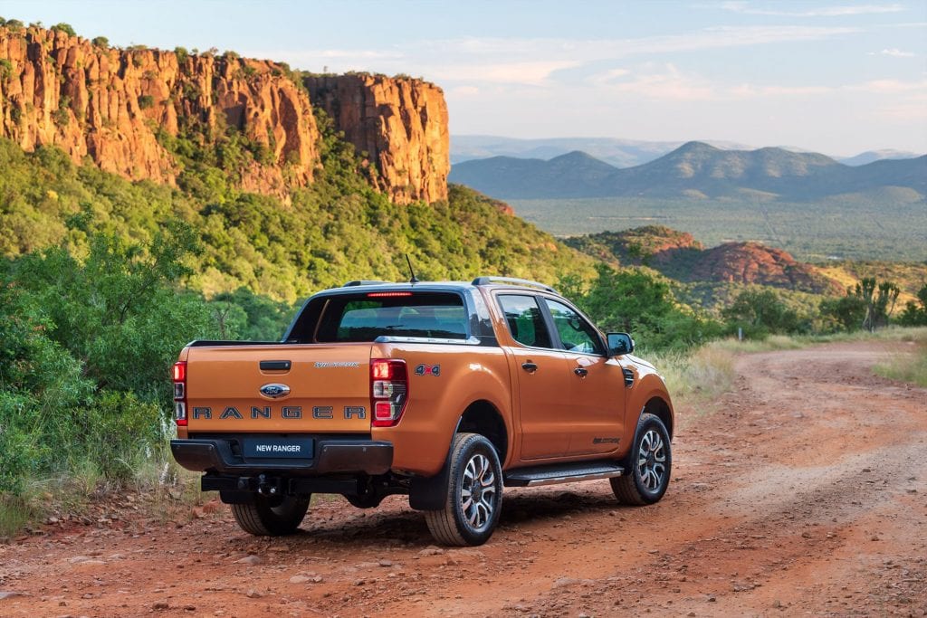กันเลยประตูหลัง LH-RH FORD RANGER T6,T7 ปี 2012-2017 (1ชิ้น) แท้ / รูปจริง