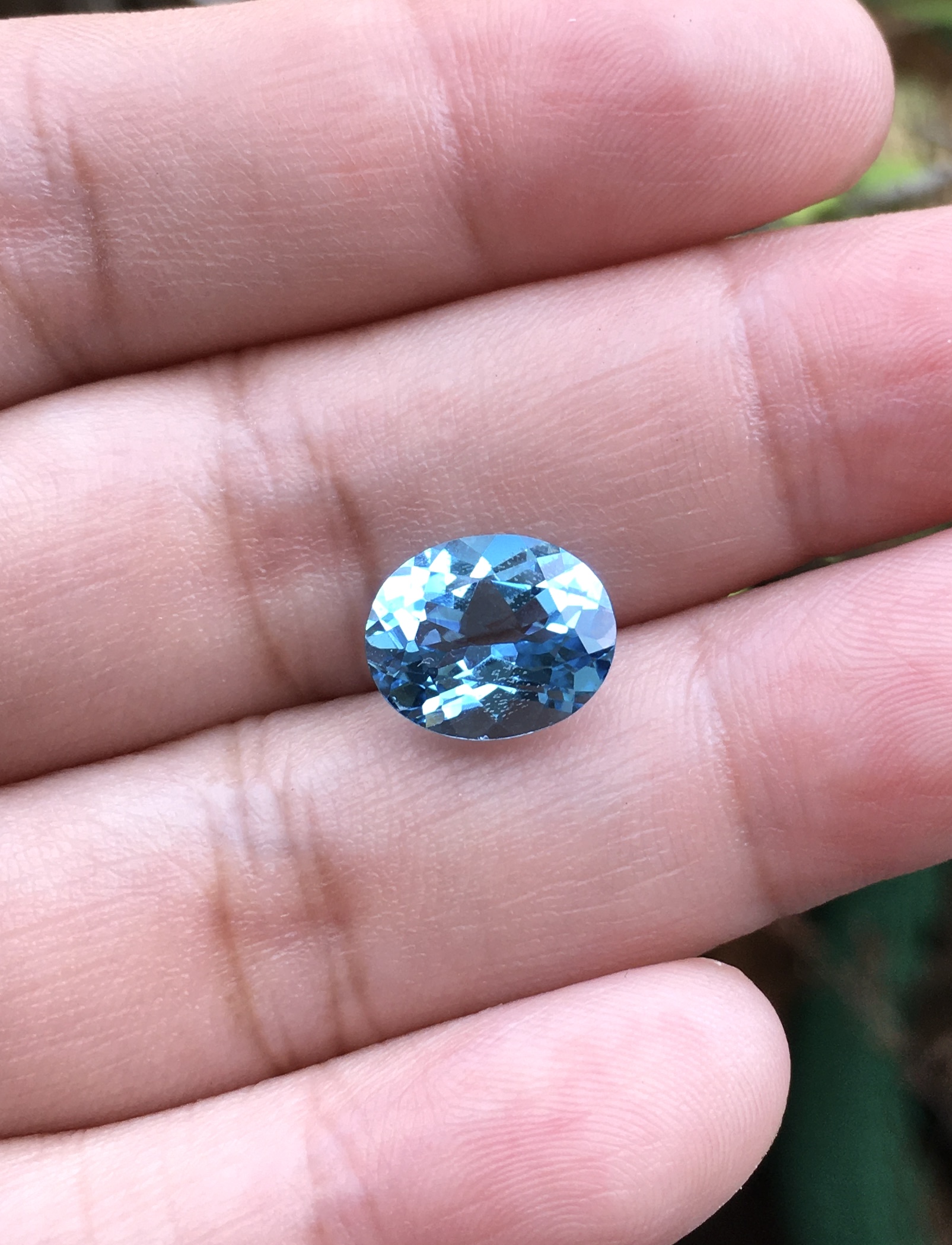 BLUE TOPAZ บลูโทพาซแท้ 4.2 กะรัตสีฟ้าสด เนื้อสวยใส ไฟดีวิบวับสุด