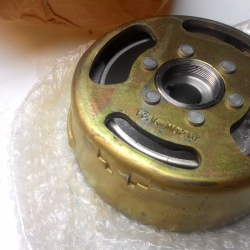 แม่เหล็กจานไฟรุ่นสตาร์ทเท้า Y100