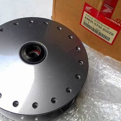 ดุมล้อหน้าแท้ ฮอนด้า C100P KFM สีเทาเมท