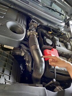 ท่ออินเตอร์คูลเลอร์ ซ้าย ฟอร์ดเอเวอร์เรส 2015-2018 2.2 / FORD EVEREST ปี 2015-2018 เครื่องยนต์ 2.2 L / แท้ศูนย์