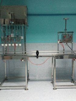 เครื่องบรรจุน้ำ6หัวจ่ายกึ่งอัตโนมัติ