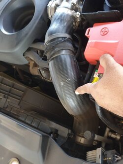 ท่ออินเตอร์คูลเลอร์ ซ้าย ฟอร์ดเอเวอร์เรส 2015 3.2 / FORD EVEREST ปี 2015 เครื่องยนต์ 3.2 L / แท้ศูนย์