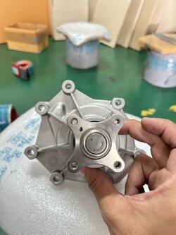 ปั๊มน้ำ HYUNDAI H1 ปี 2008-2011 D4CB A1 ,STAREX 2.5CRDI,SORENTO (1 ชิ้น) / รูปจริง